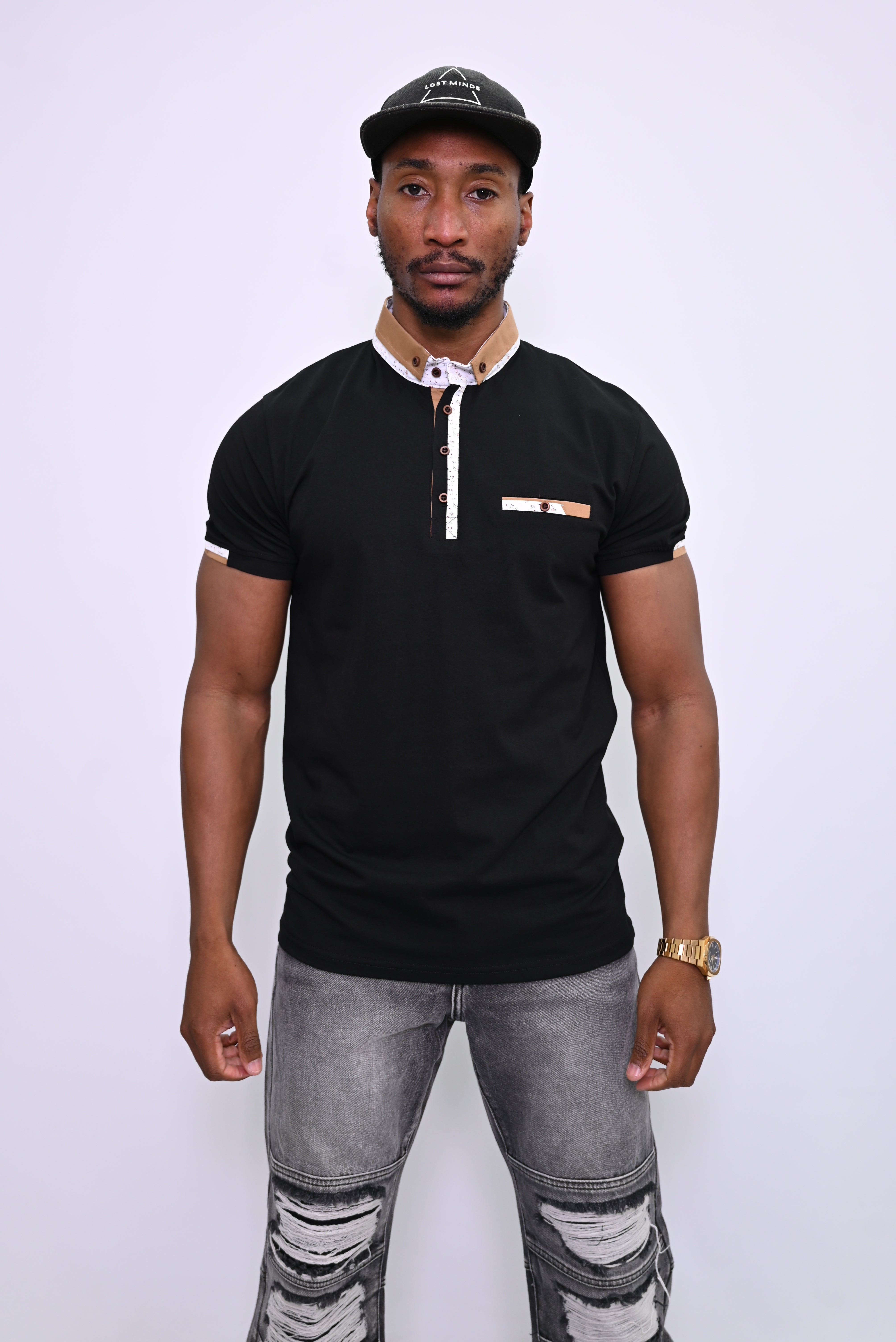 Elegante Zwarte Polo met Contrasterende Details en Decoratieve Borstzak 17-9591