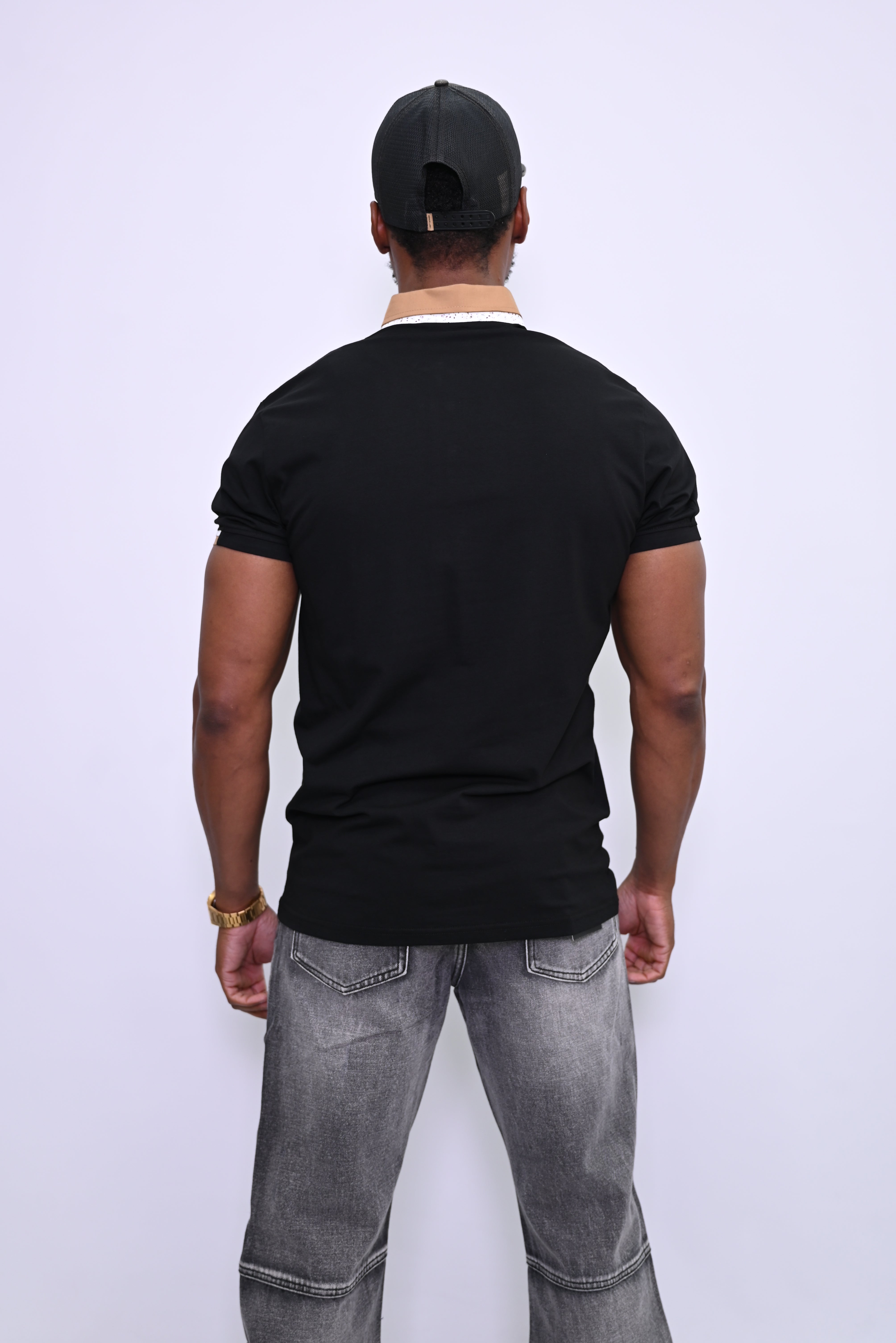 Elegante Zwarte Polo met Contrasterende Details en Decoratieve Borstzak 17-9591